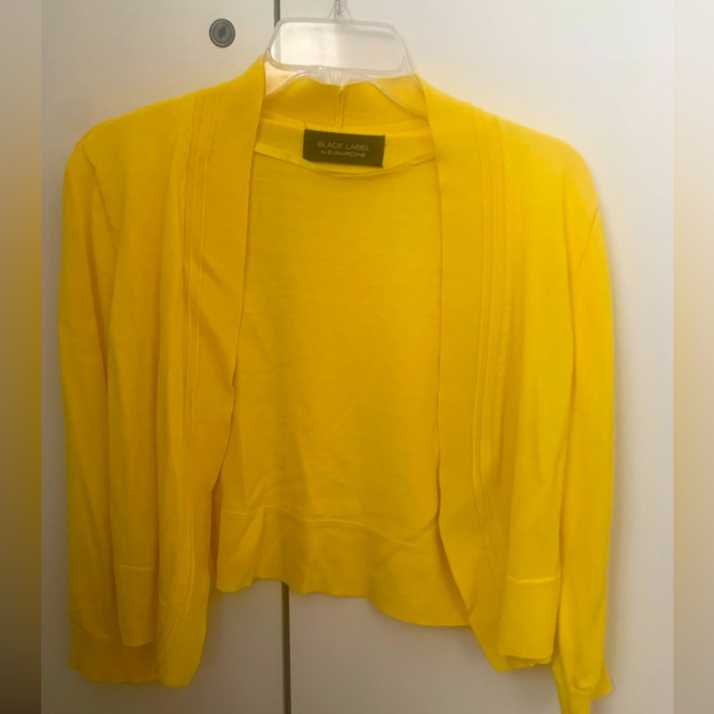 🛍️Yellow cardigan sweater